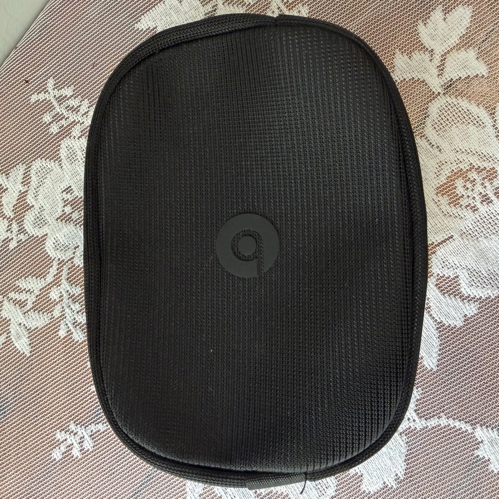 Beats by Dre Headphone Case Unisex OS Black Excellent Hard Shell Zippered Case
